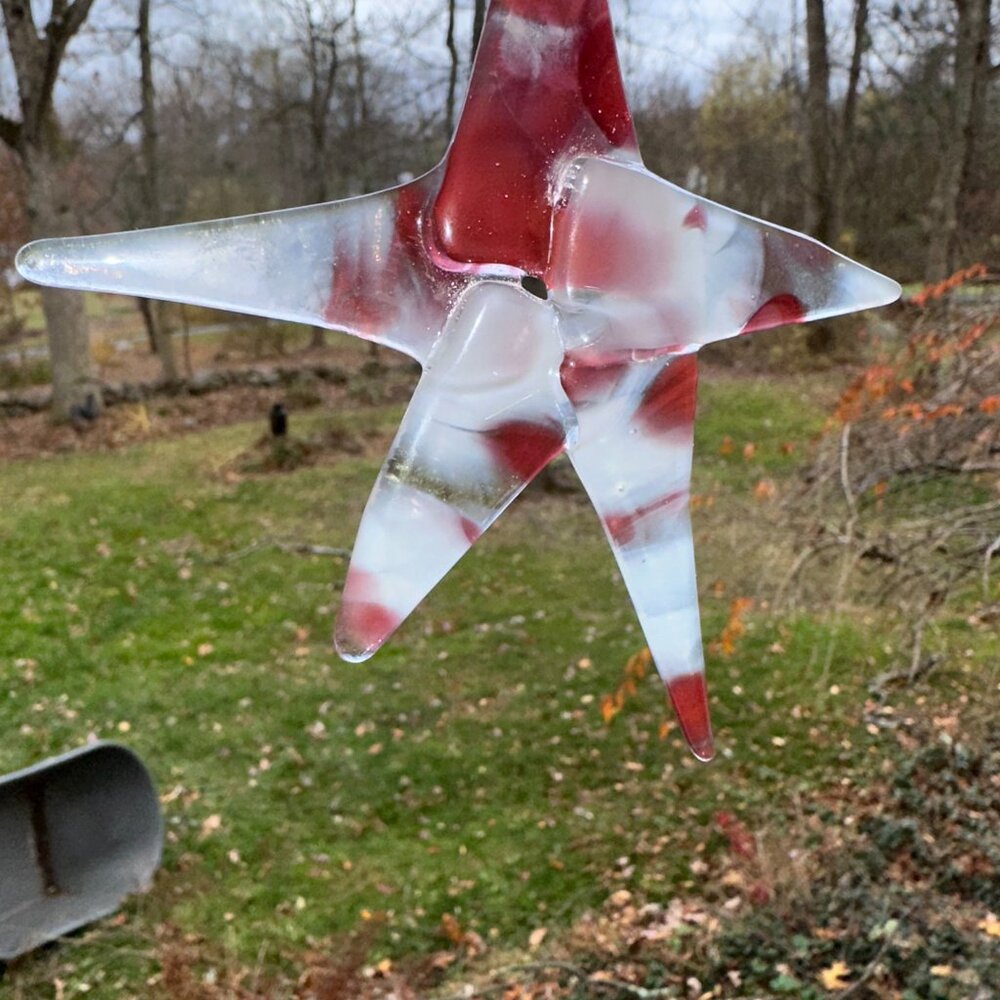 #2016 STAR MULTI COLOR 5 POINT ORNAMENT RED & WHITE FUSED SUN CATCHER - Picture 4 of 11